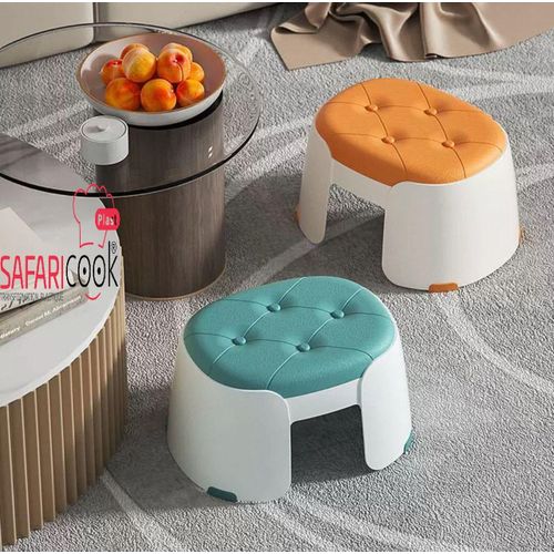 كرسي بلاستيكي قابل للتكديس ومضاد للانزلاق